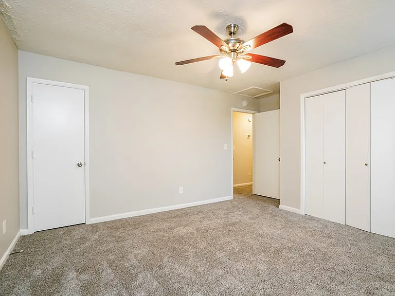 4877 Plymouth Trce — Photo 10