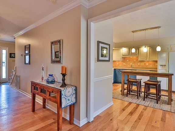 3rd image of 427 Sweetgum Dr
