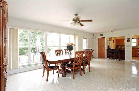 4th image of 1090 NE 104th St