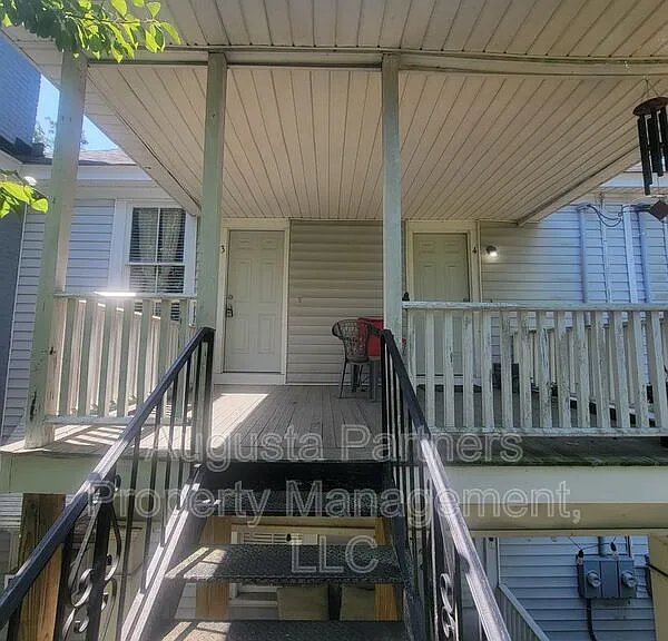 1330 Wingfield St — Photo 3
