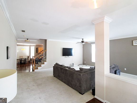 4th image of 119 Village Green Cir