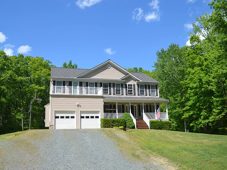 25 Tracey Ln — Photo 1
