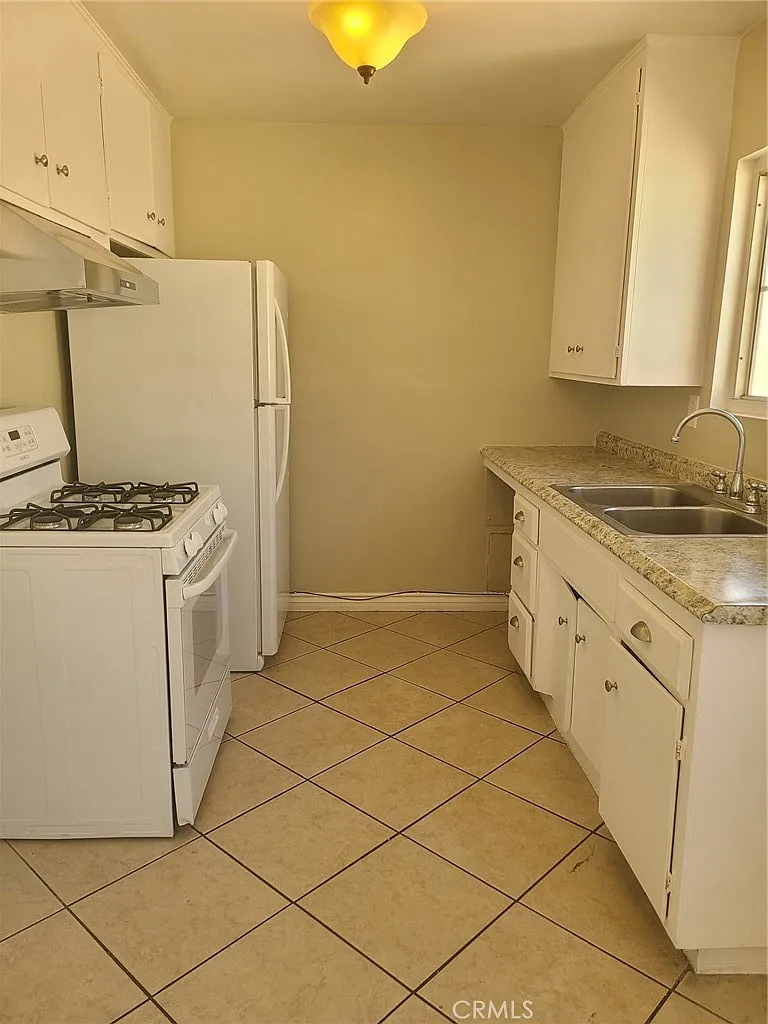 2 bed, 950 sqft, $2,000 — Photo 4