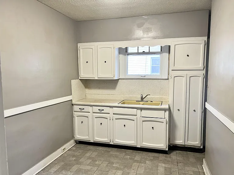 666 Eastlawn Ave — Photo 5
