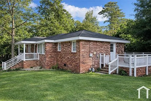 5 bed, 2094 sqft, $2,295 — Photo 3