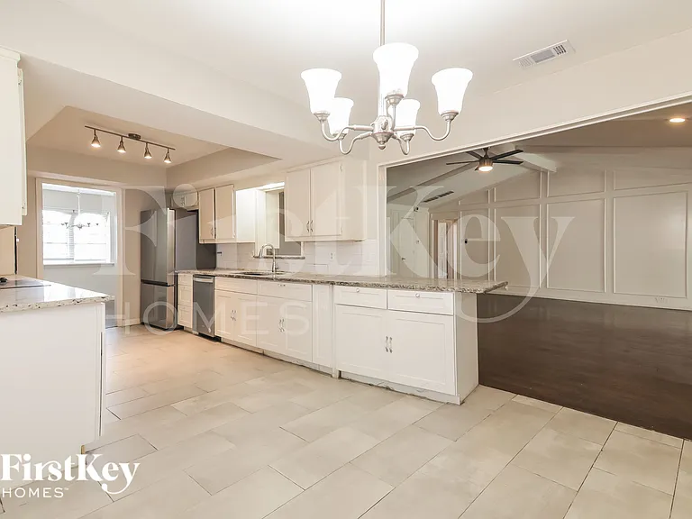 3413 Valley View Ln — Photo 7