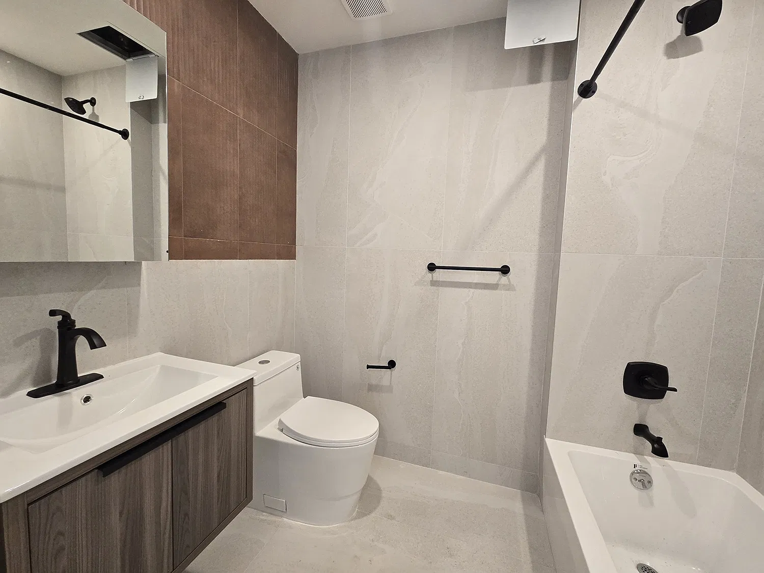 3 bed, 800 sqft, $3,497 — Photo 2
