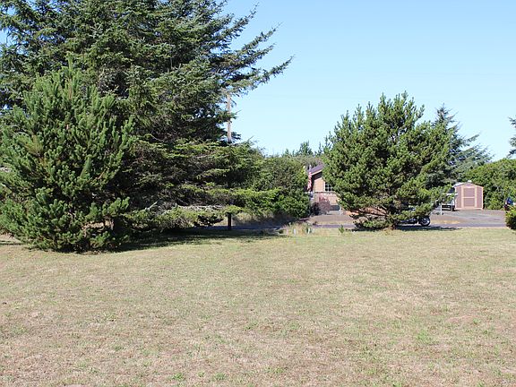 5th image of 942 Torrisdale Ave SW