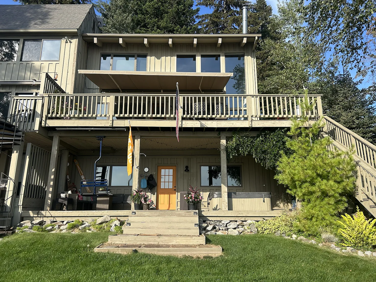 3 bed, 2100 sqft, $3,200 — Photo 1