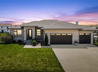 8284 Aspen Dr, West Des Moines, IA 50266