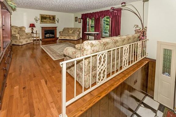 3rd image of 4424 Fieldstone Dr