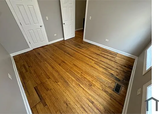 110 N Menard Ave — Photo 3