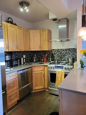 Rented by Chartwell Manhattan Realty | media 16