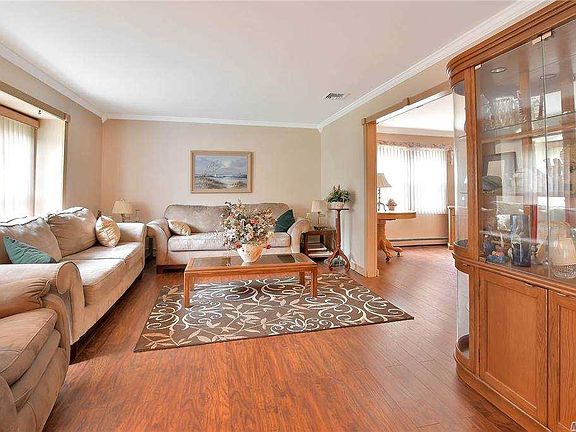 4th image of 15 Townline Ct
