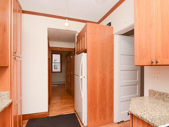 4th image of 371 Lincoln Ave