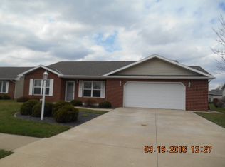 2806 Becker Dr, Peru, IL 61354