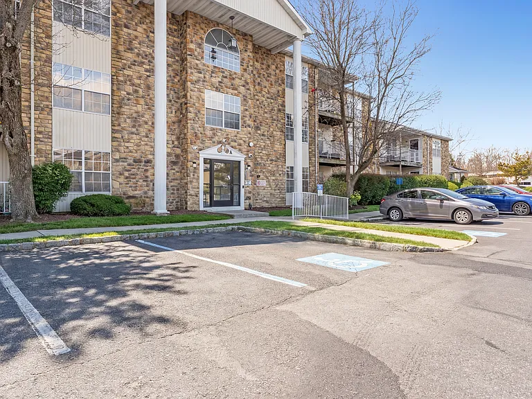 Briarpark at Lakewood — Photo 17