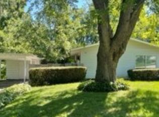 33 S Prairie St, Cary, IL 60013