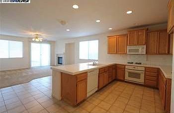 4th image of 2217 Golden Gate Dr