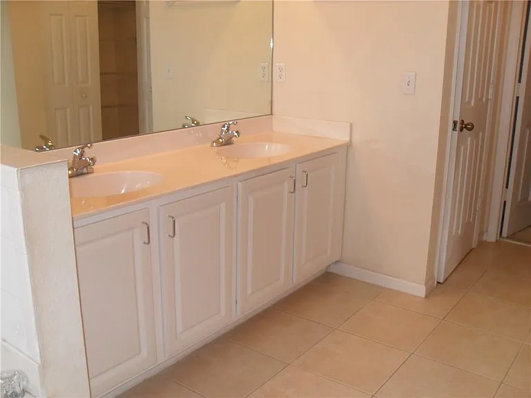 4234 Emerald Vis — Photo 12