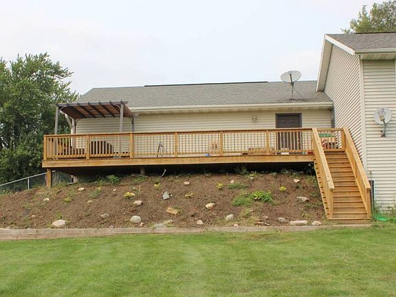 3rd image of 310 Cedar St
