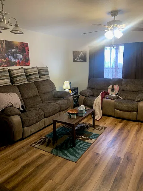3 bed, 1.5 bath, 1300 sqft, $1,500 — Photo 3