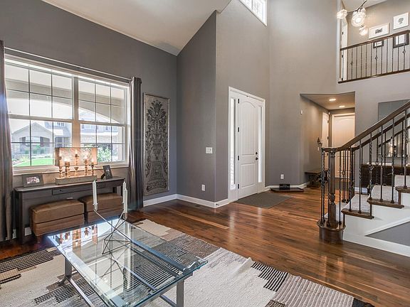 5th image of 6605 Esmeralda Dr
