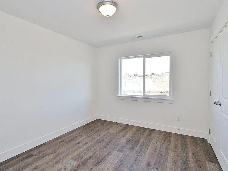 1060 Bighorn St #B — Photo 12