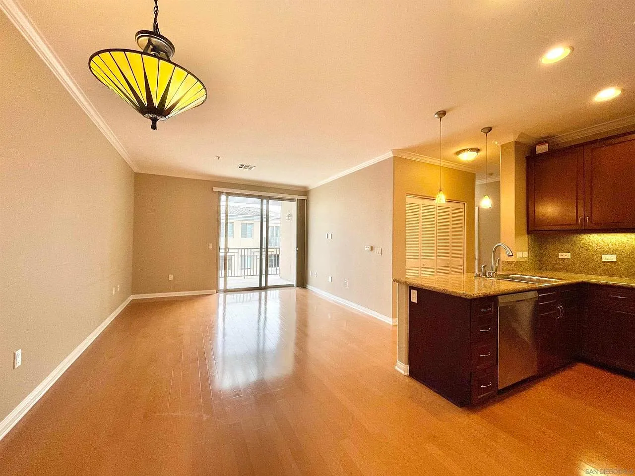 2 bed, 1020 sqft, $3,700 — Photo 2