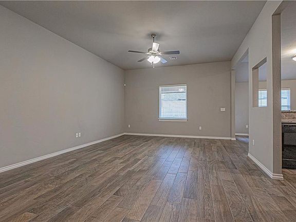 4th image of 1303 Pebble Pond Dr