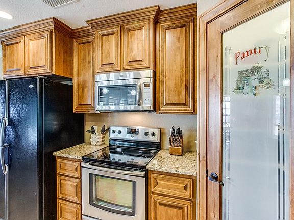 3rd image of 182 Pearl Valley Dr