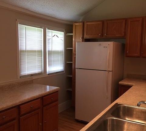 4th image of 14 N Wood St