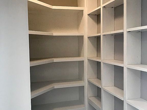Walk in Pantry