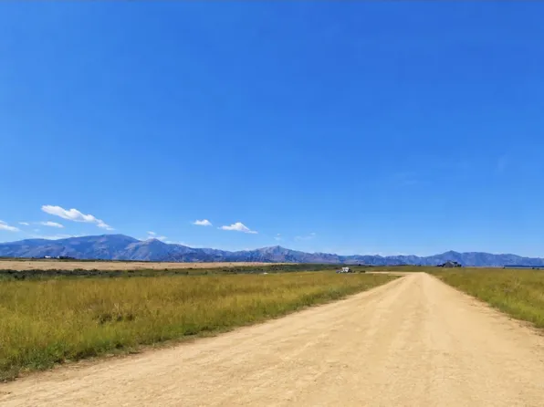 S Heavenly Pl, Mountain Home, ID 83647