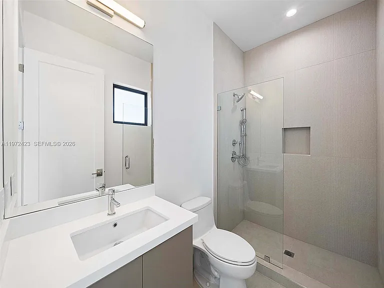 5718 Ashwood Cir W — Photo 86