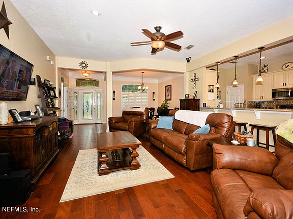 5th image of 10610 Roundwood Glen Ct