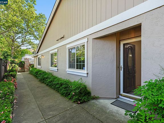 3rd image of 1000 Shady Creek Pl