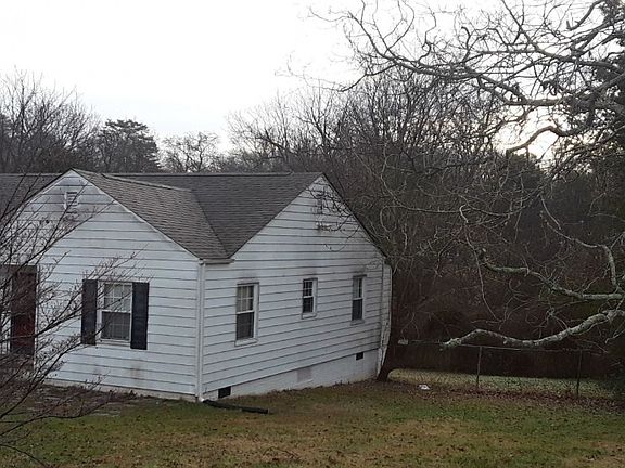 2nd image of 1704 Charles Dr