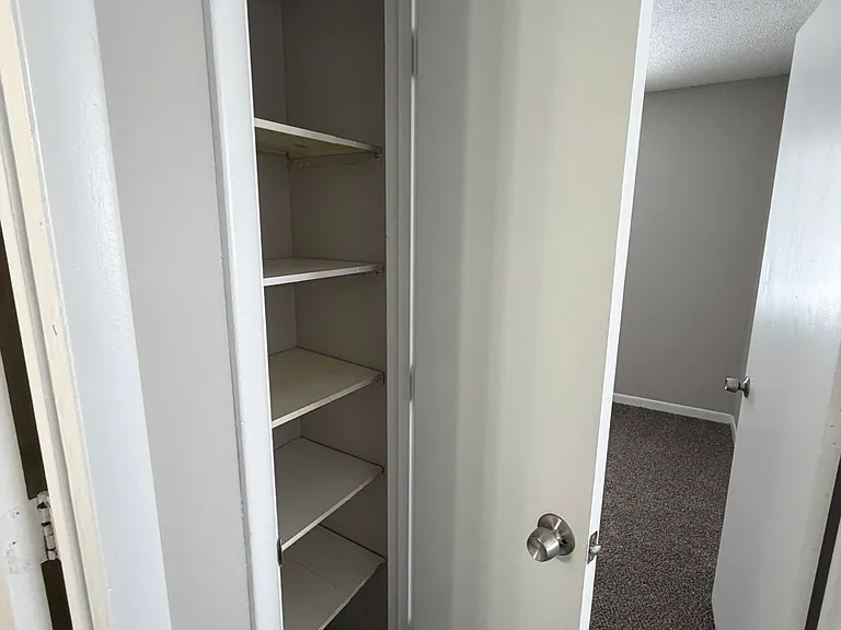 720 S Dewitt Dr — Photo 7