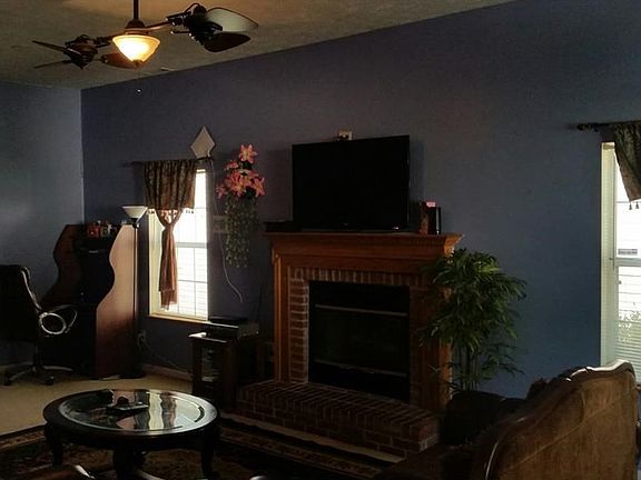 Great Room with 9' ceilings