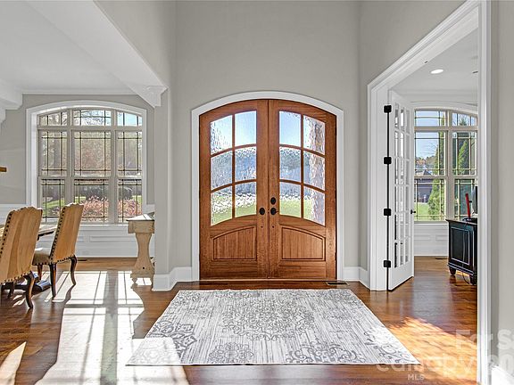 5th image of 147 Castle Dr