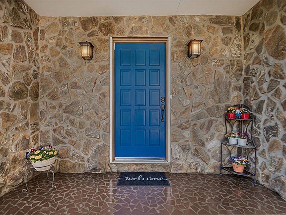 4th image of 1 Pebble Creek Ct