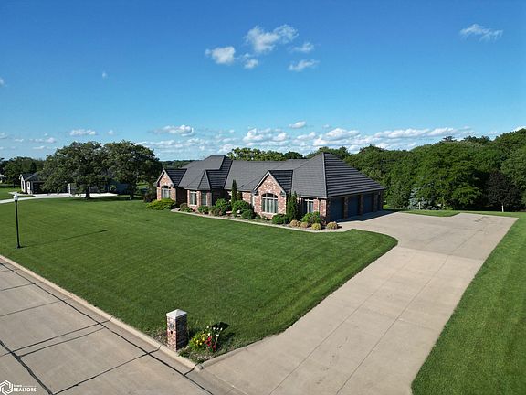 3rd image of 2702 Country Oaks Dr