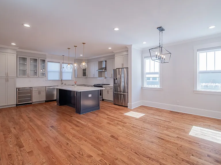 1005 State St — Photo 7