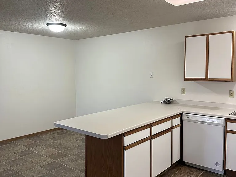 Dakota E & W Apartments — Photo 77
