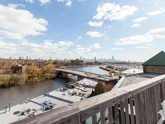 4th image of 2224 W Diversey Ave #204