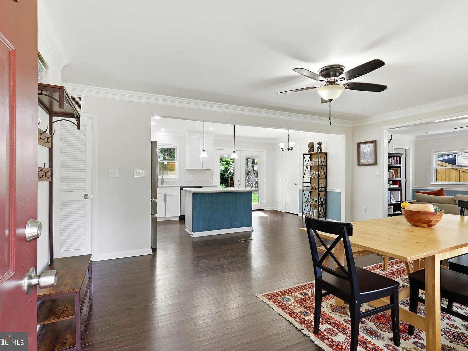 3 bed, 2.0 bath, 1296 sqft, $3,600 — Photo 4