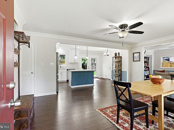 4th image of 4907 Shirley St