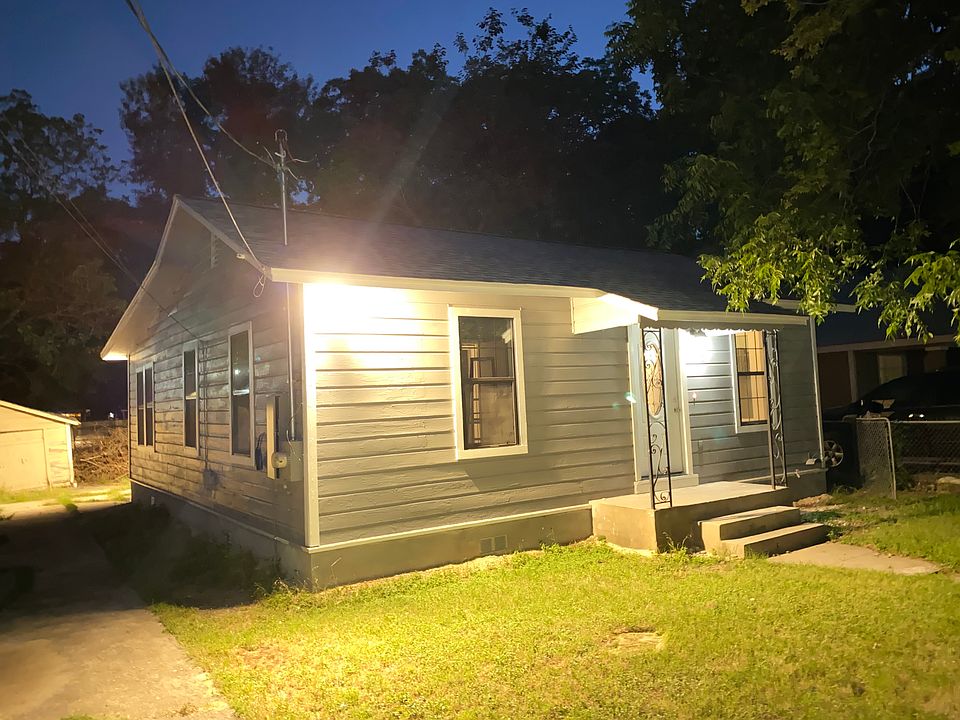 1st image of 702 Gladstone
