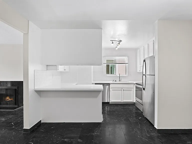 512 Sandalwood Pl #7 — Photo 4